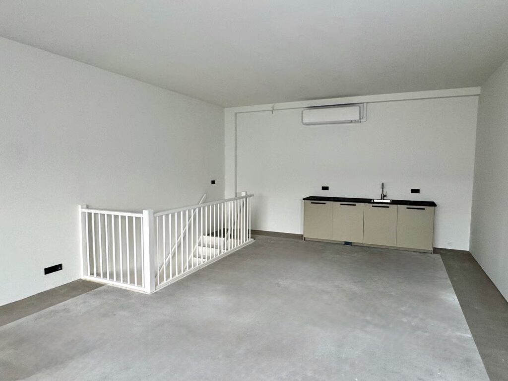 Etage achter met kitchenette 